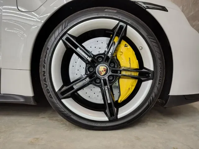 Porsche Taycan - Imagem 8