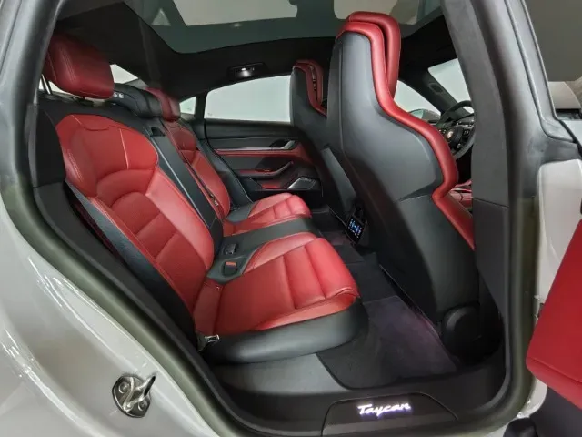 Porsche Taycan - Imagem 19