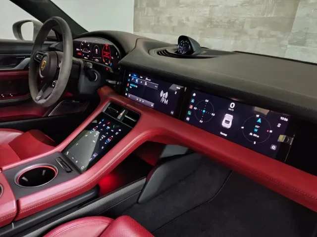 Porsche Taycan - Imagem 17