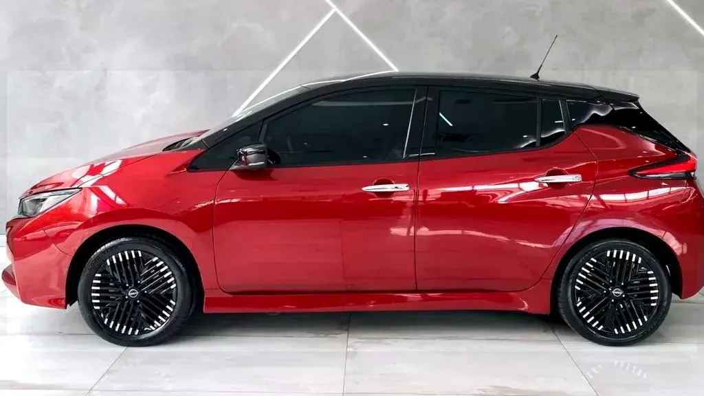 Foto de um nissan leaf