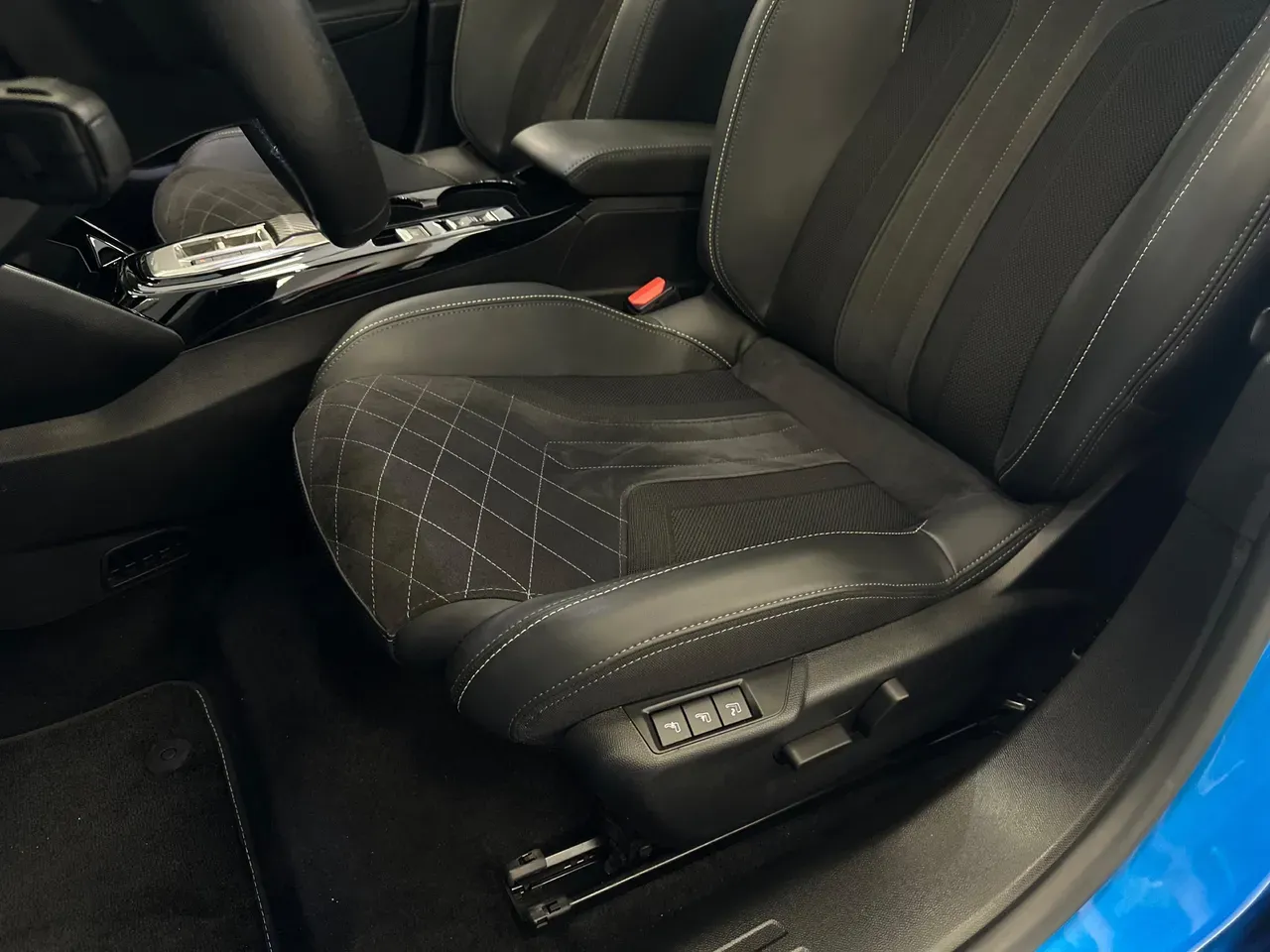 Peugeot E-2008 - Imagem 14