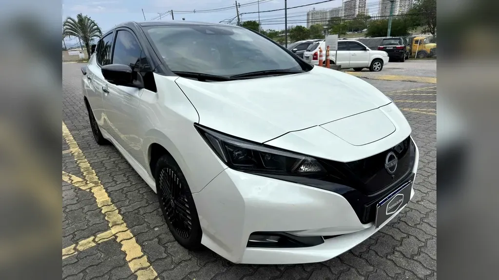 Foto de um nissan leaf