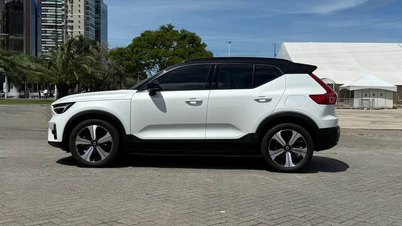 Volvo XC40 Recharge - Imagem 13
