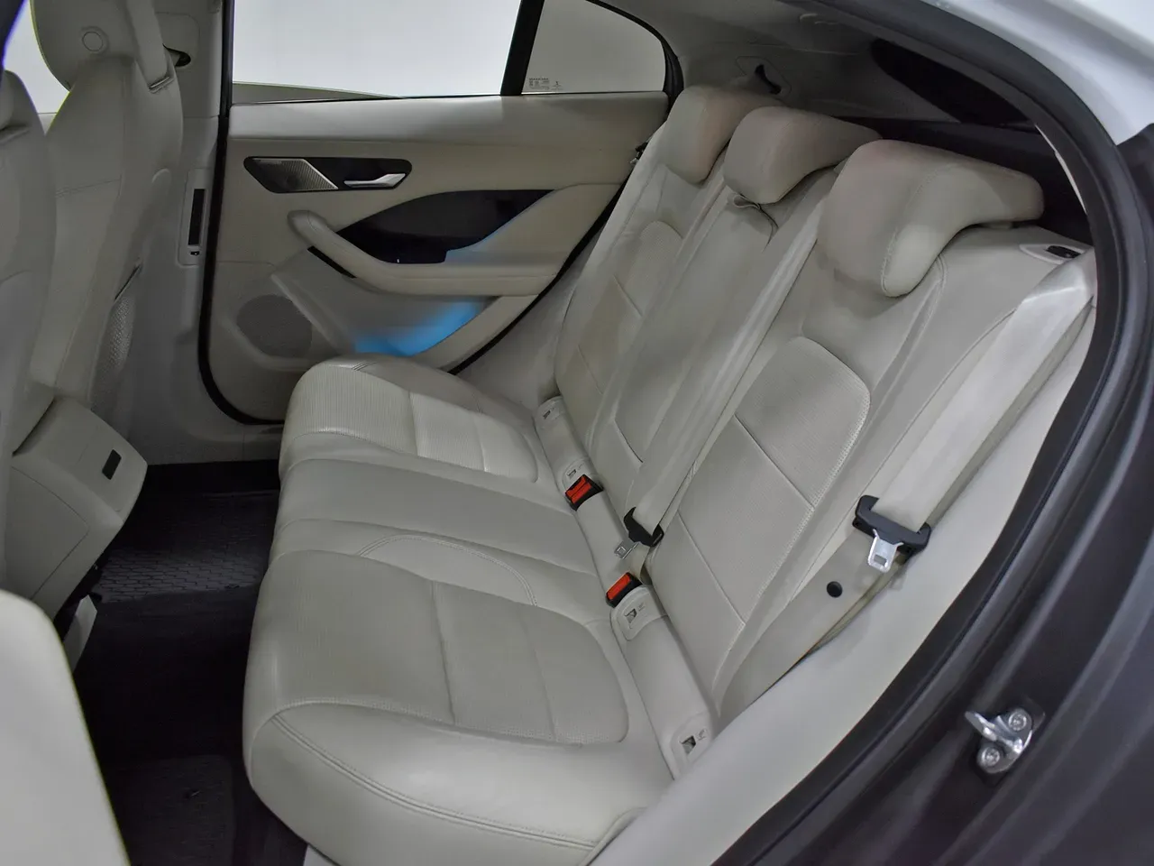 Jaguar I-pace - Imagem 8