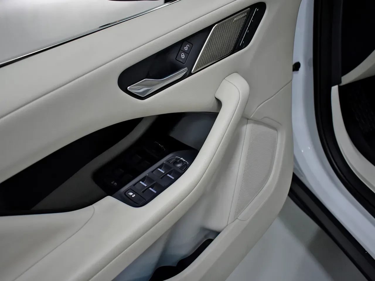 Jaguar I-pace - Imagem 14