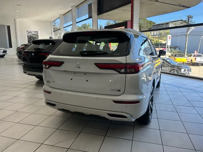 Mitsubishi Outlander Plug-in Hybrid - Imagem 4