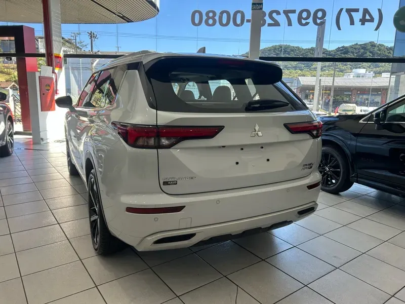 Mitsubishi Outlander Plug-in Hybrid - Imagem 2