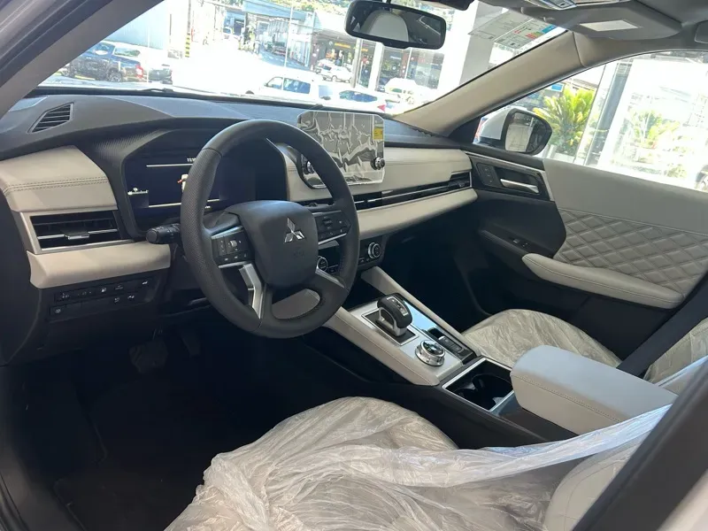 Mitsubishi Outlander Plug-in Hybrid - Imagem 8