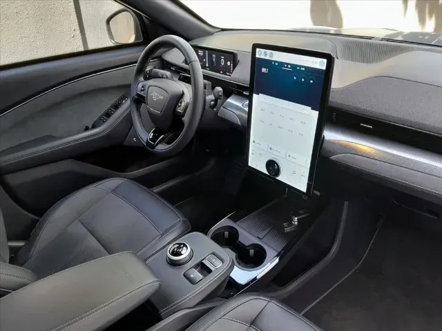 Ford Mustang Mach-e - Imagem 7