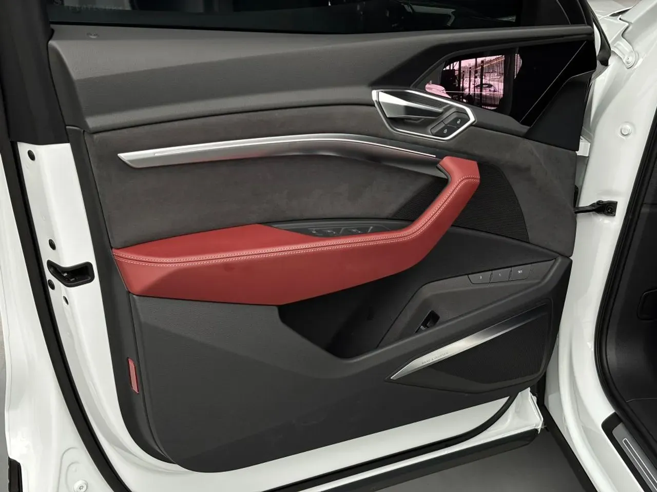 Audi E-tron S Sportback - Imagem 8