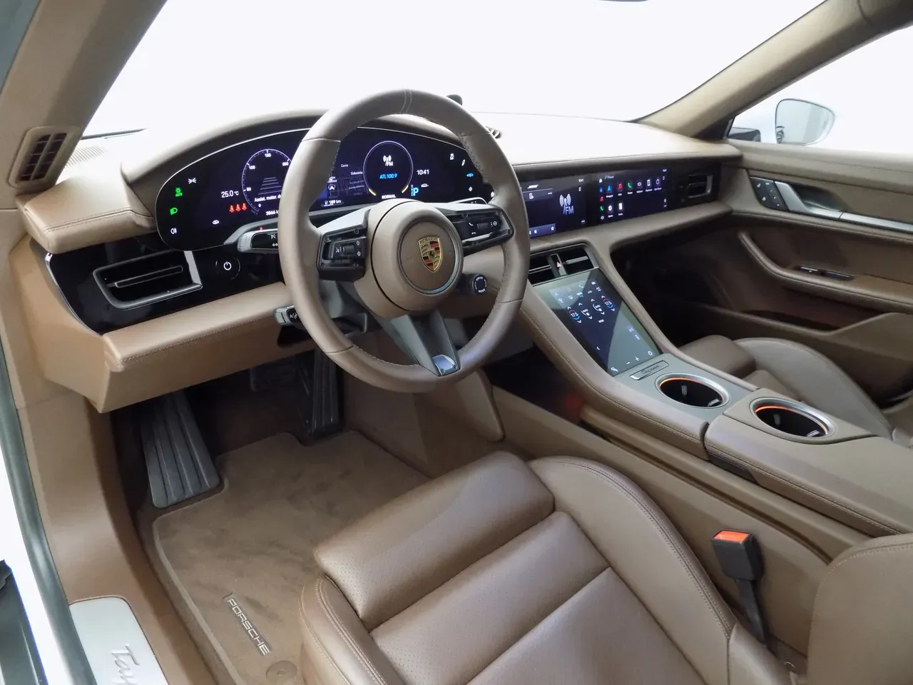 Porsche Taycan - Imagem 13