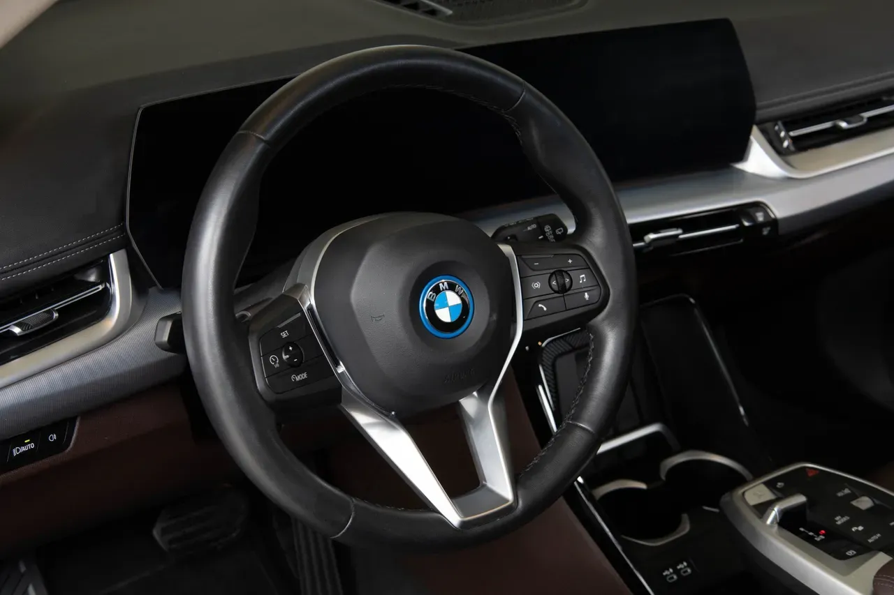 BMW IX1 - Imagem 11