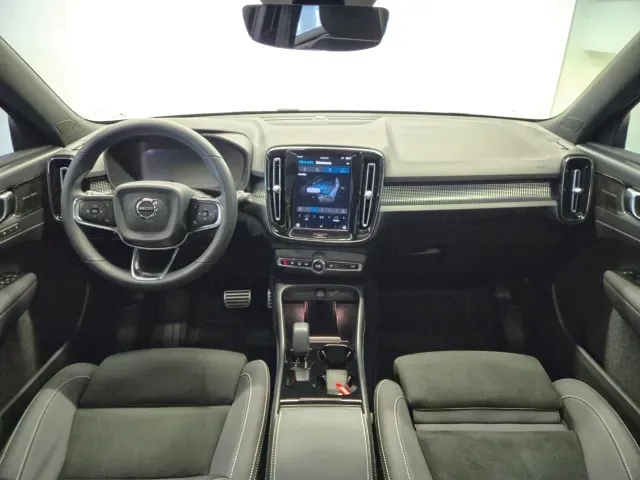 Volvo XC40 Recharge - Imagem 7