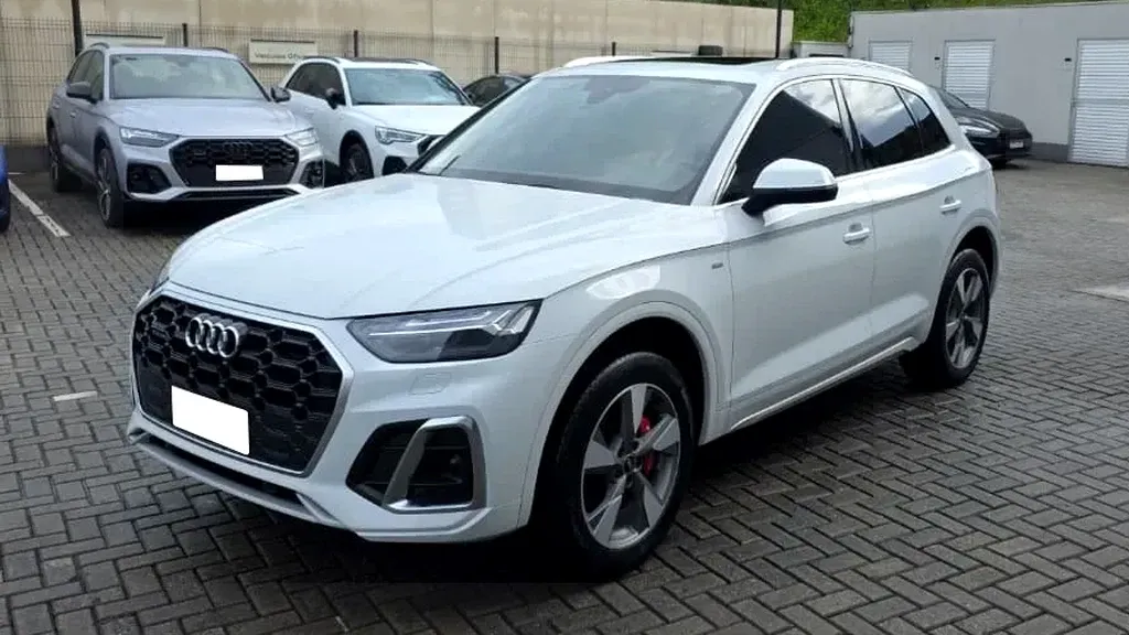 Foto de um audi q5 e-tron