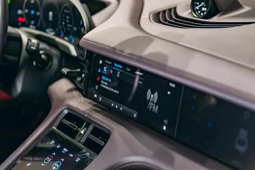 Porsche Taycan - Imagem 18