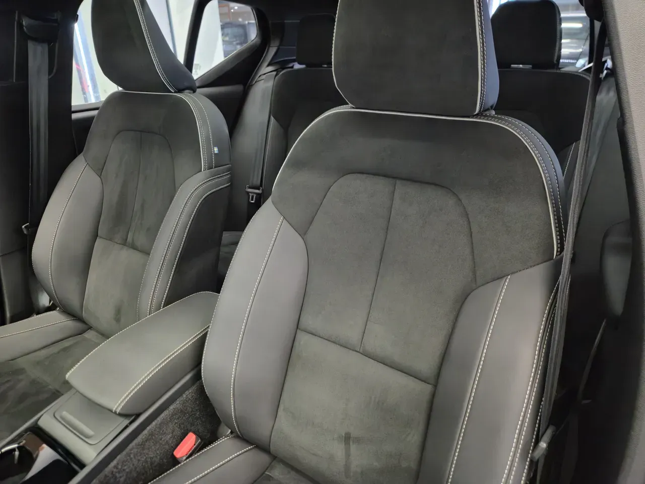 Volvo XC40 Recharge - Imagem 4