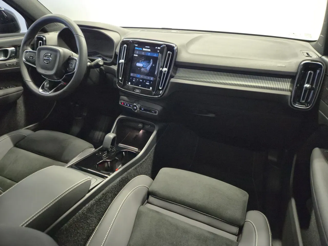 Volvo XC40 Recharge - Imagem 13