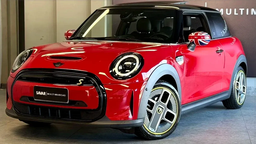 Foto de um mini cooper se