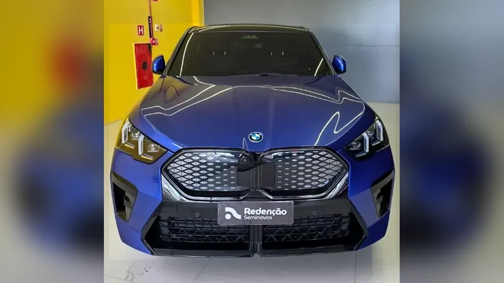 Foto de um bmw ix2