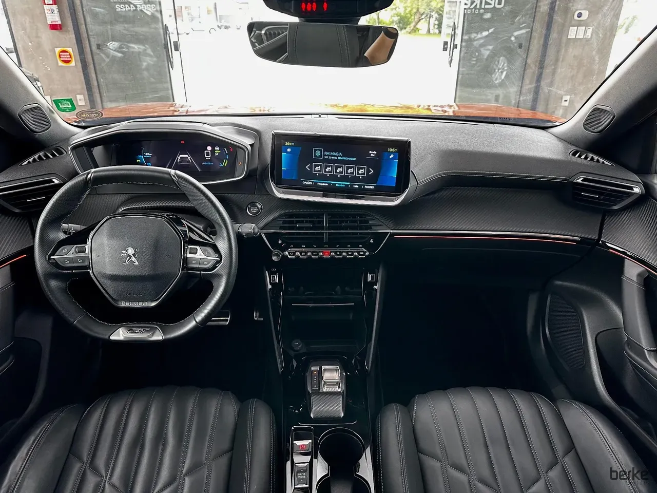 Peugeot E-2008 - Imagem 17