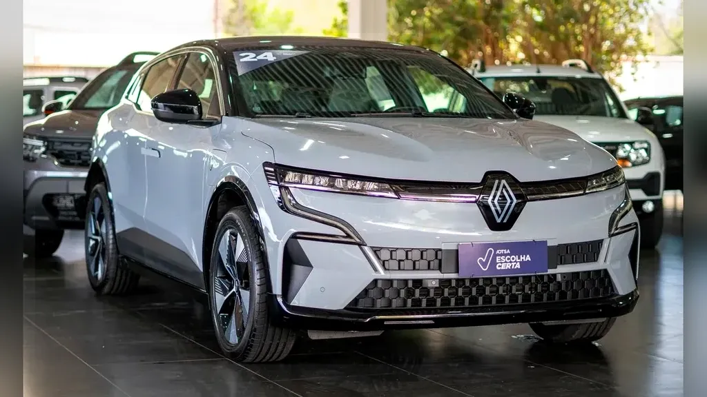 Foto de um renault megane e-tech electric