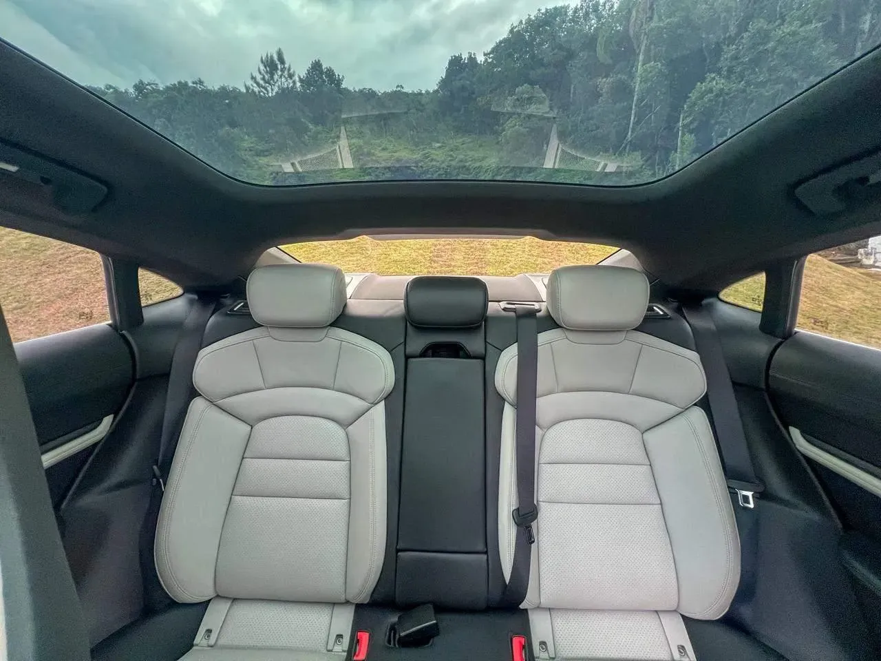 Porsche Taycan - Imagem 10