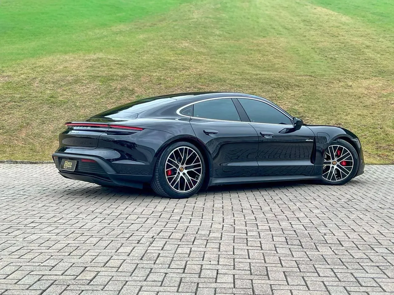 Porsche Taycan - Imagem 12