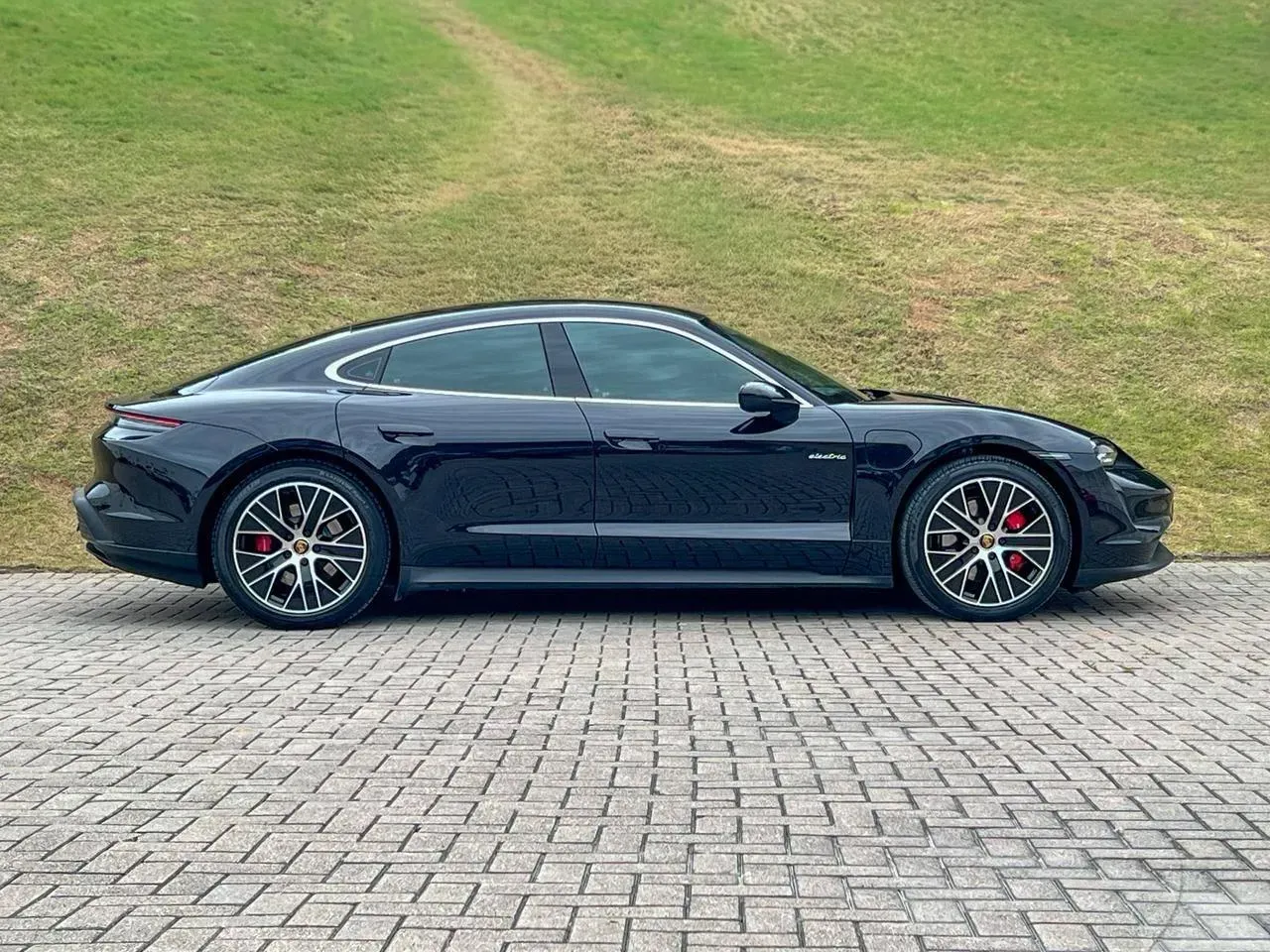 Porsche Taycan - Imagem 16