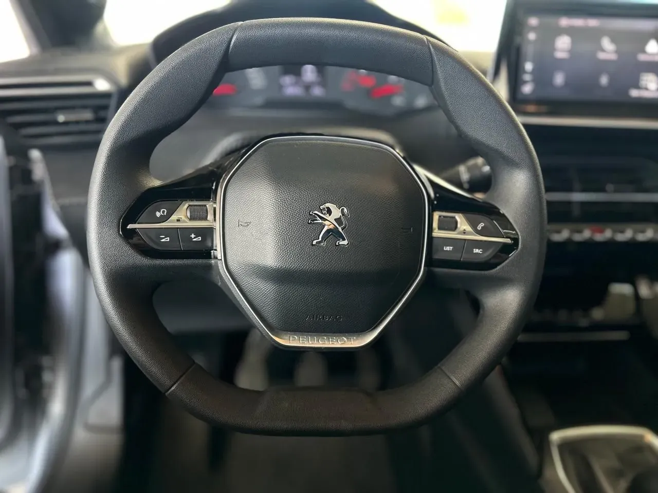 Peugeot E-208 - Imagem 14