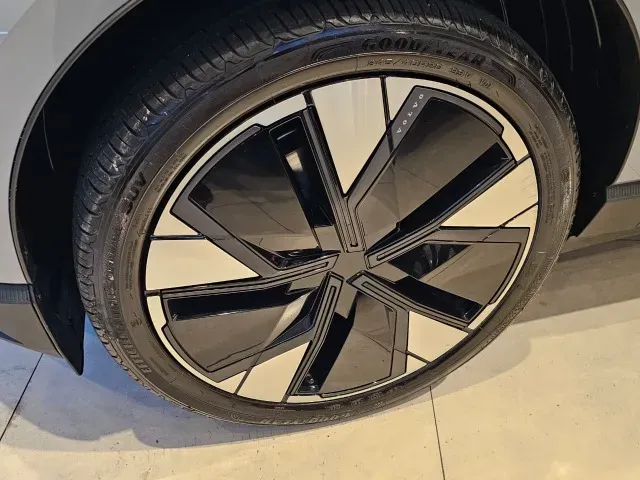 Volvo EX30 - Imagem 3