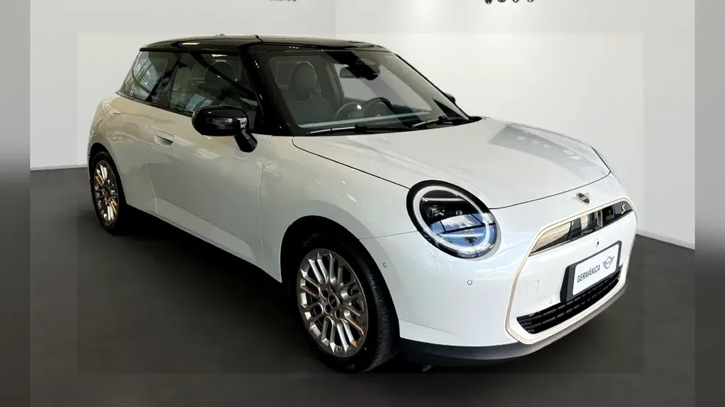 Foto de um mini cooper se