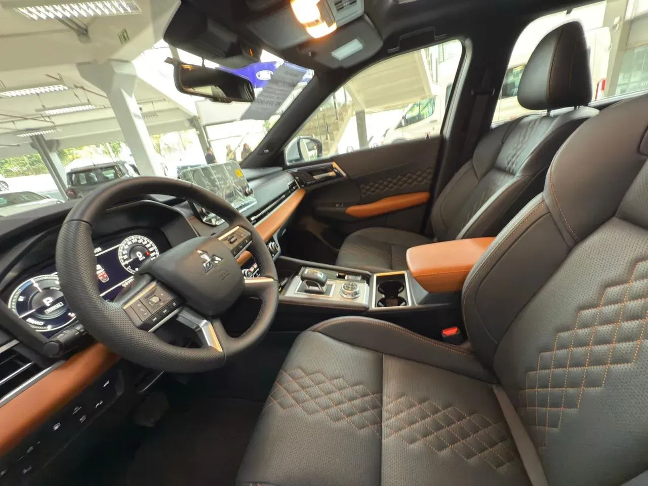 Mitsubishi Outlander Plug-in Hybrid - Imagem 15