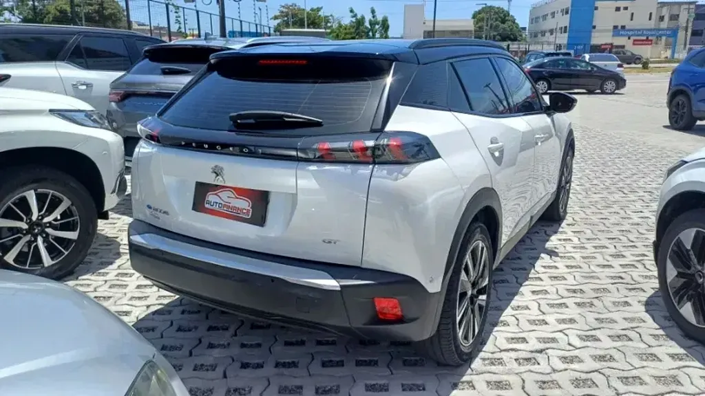 Peugeot E-2008 - Imagem 7