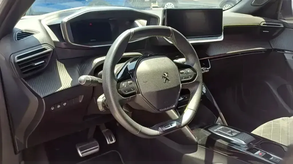 Peugeot E-2008 - Imagem 8