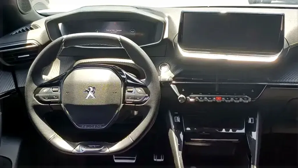 Peugeot E-2008 - Imagem 11