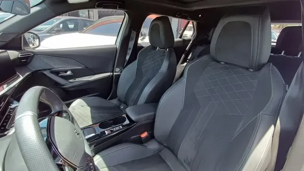 Peugeot E-2008 - Imagem 17