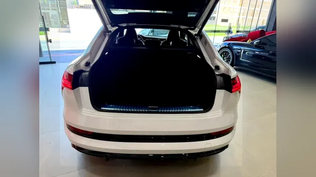 Audi E-tron S Sportback - Imagem 11