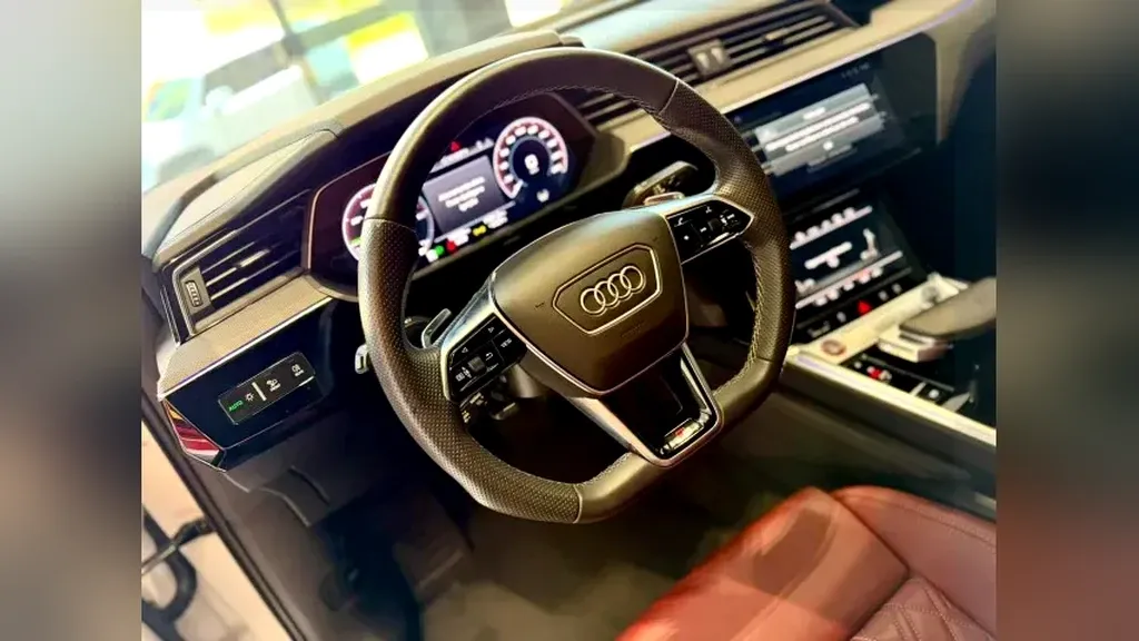 Audi E-tron S Sportback - Imagem 16