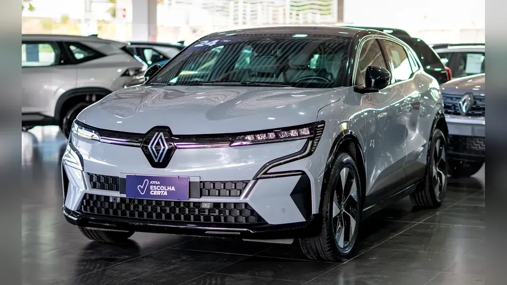 Foto de um renault megane e-tech electric