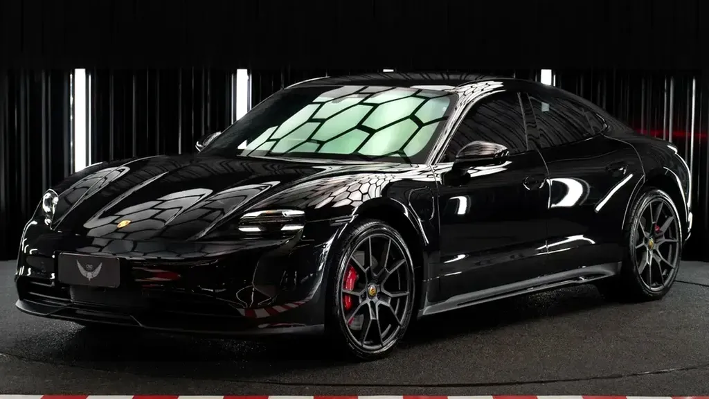 Foto de um porsche taycan