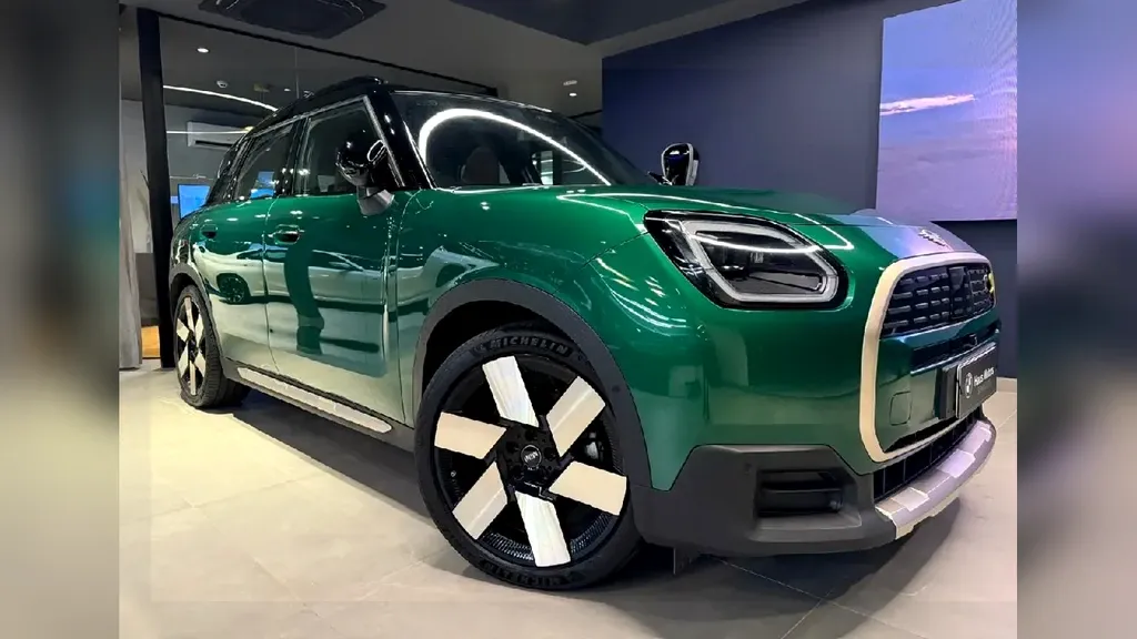 Foto de um mini countryman se all4