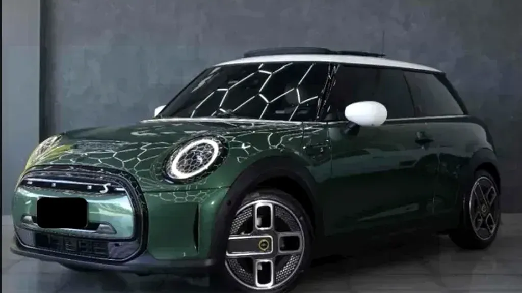 Foto de um mini cooper se