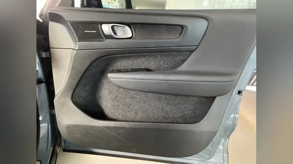 Volvo XC40 Recharge - Imagem 9