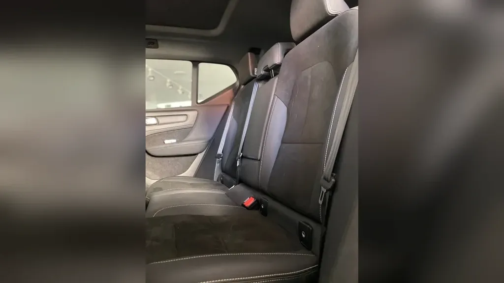 Volvo XC40 Recharge - Imagem 12