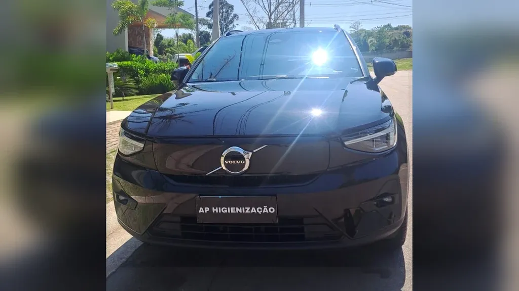 Foto de um volvo xc40 recharge