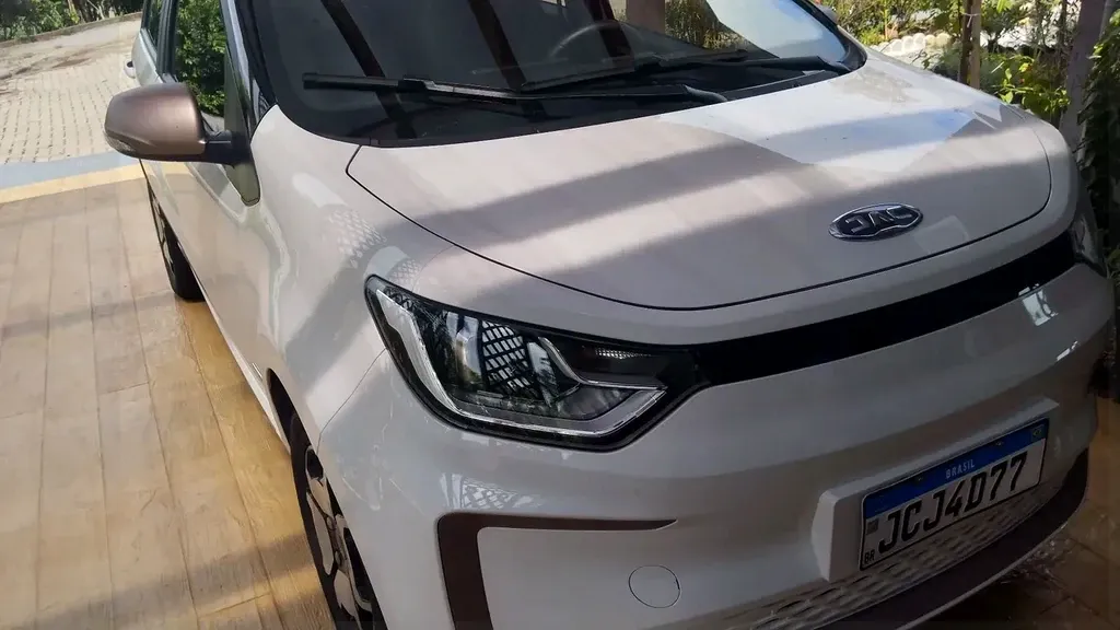 Foto de um jac e-js1