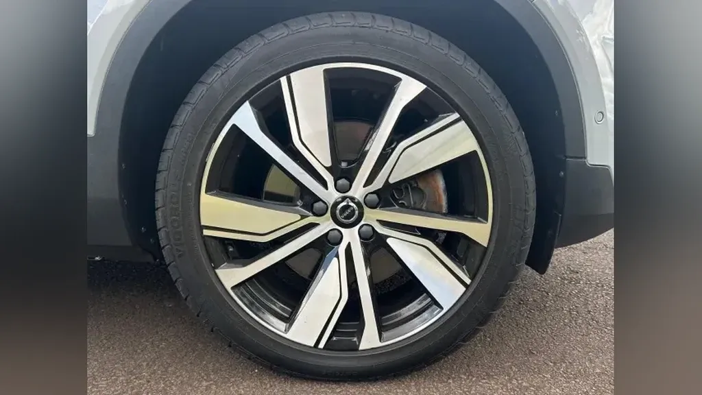 Volvo XC40 Recharge - Imagem 14