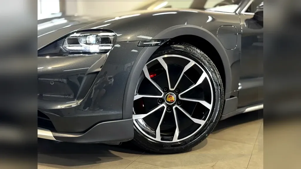 Porsche Taycan - Imagem 4