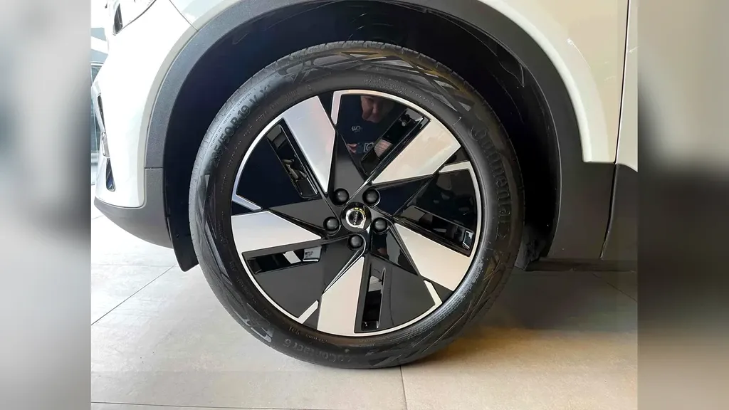 Volvo C40 Recharge - Imagem 10