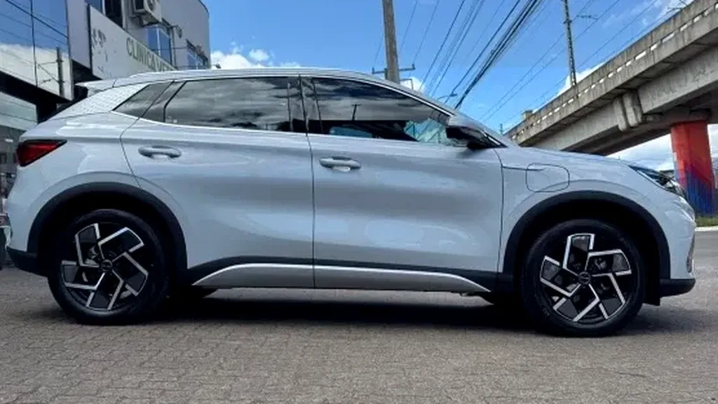 Foto de um byd yuan plus